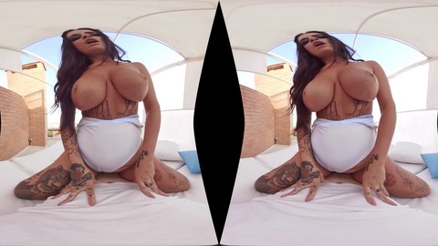 Latina MILF VR